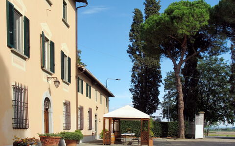 Fattoria di Scaletta: Ejendom, Hus, Bygning, Hjem, Stad, Ejendom, Arkitektur, Boligområde, Træ, Kvarter