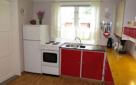 Ogge: Cabinetry, Køkkenvask, Countertop, Håndvask, Køkken, Husholdningsapparat, Komfur, Vindue, Køkken Apparat, Belysning