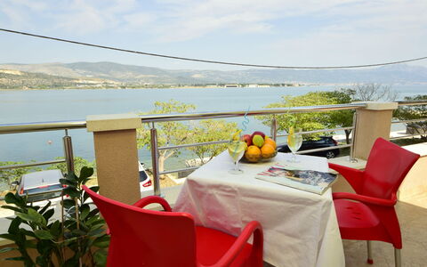 Trogir 182: Restaurant, Ejendom, Værelse, Ferie, Bord, Hus, Altan, Dug, Ejendom, Lejlighed