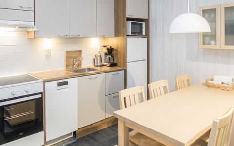 Rukatonttu D 15: Gulvbelægning, Indretning, Træ, Møbel, Etage, Køkken, Countertop, Loft, Køkken Apparat, Værelse