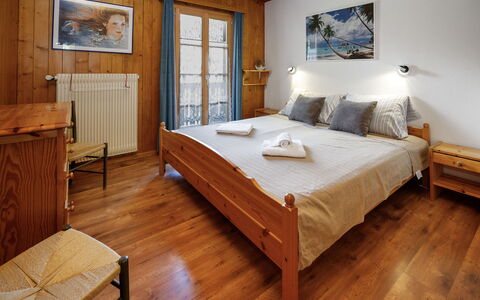 Les Diablerets 600: Træ, Møbel, Soveværelse, Etage, Indretning, Gulvbelægning, Seng, Sengetøj, Loft, Bed Frame