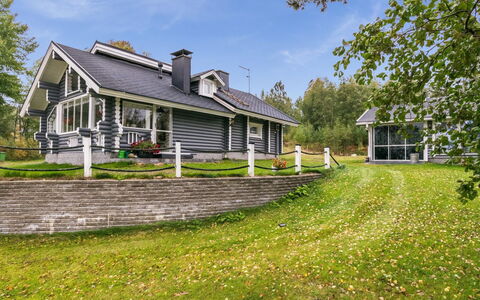 Villa Leinola 2: Altan, Lejlighed, Skygge, Glas, Ejerlejlighed, Gelænder, Veranda, Dagslys, Dæk, Udendørs Møbler
