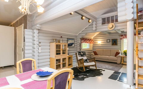 Villa Leinola 2: Altan, Lejlighed, Skygge, Glas, Ejerlejlighed, Gelænder, Veranda, Dagslys, Dæk, Udendørs Møbler