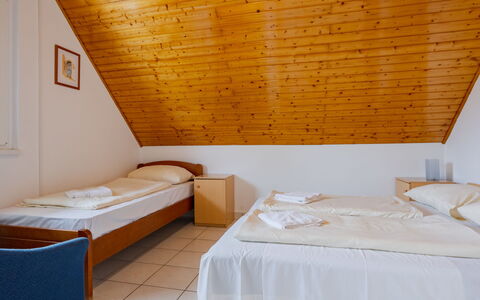 Balatonszemes 636: Hårdttræ, Hotel, Bejdse, Eco Hotel, Villa, Soveværelse, Veranda, Sengetøj