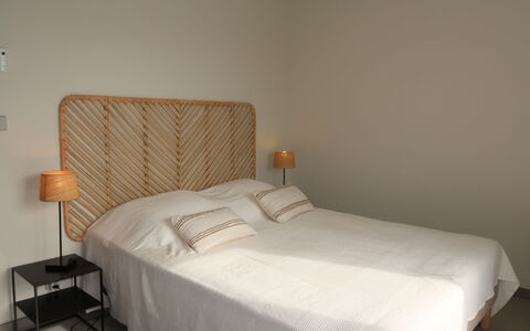 Farfalla: Soveværelse, Seng, Møbel, Værelse, Ejendom, Sengetøj, Væg, Bed Frame, Sengetøj, Madras