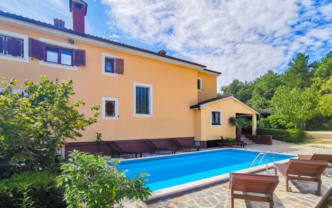 Jakov: Ejendom, Hus, Bygning, Ejendom, Hjem, Svømmepøl, Estate, Villa, Boligområde, Ferie