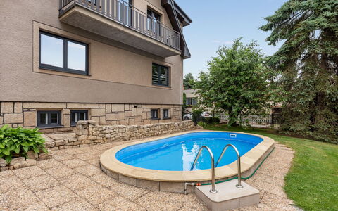 Penzion Jindřiška: Plante, Ejendom, Bygning, Vindue, Azure, Land Lot, Træ, Hus, Skygge, Græs