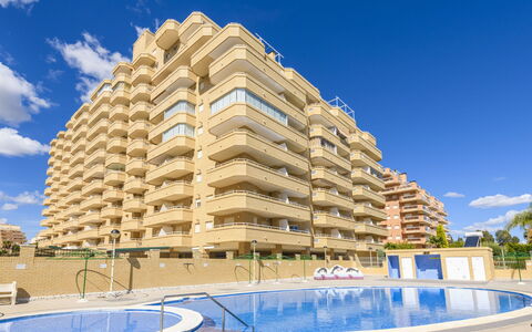 Cala Blanca: Himmel, Sky, Bygning, Blå, Azure, Urban Design, Ejerlejlighed, Hus, Højhus, Ejendom