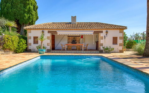 Villa Finca Labranza: Vand, Plante, Himmel, Ejendom, Bygning, Svømmepøl, Azure, Natur, Træ, Græs