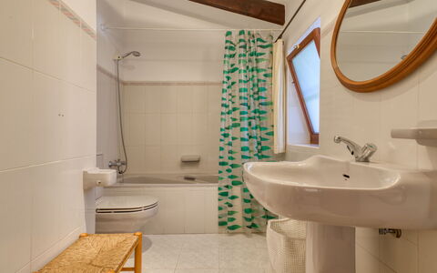 Villa Finca Labranza: Spejl, Tap, Håndvask, Ejendom, Badeværelsesvask, Sanitærarmatur, Badeværelse, Purple, Indretning