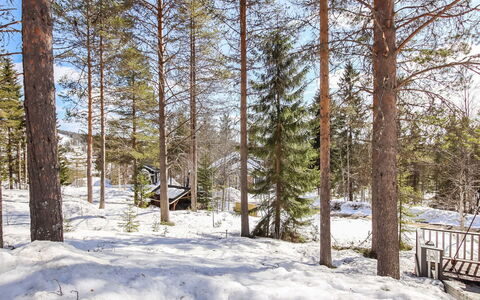 Hallanhelmi a Paritalo: Møbel, Stol, Udendørs Møbler, Bord, Træ, Udendørs Bord, Køkken & Spisebord, Skygge, Have, Paraply