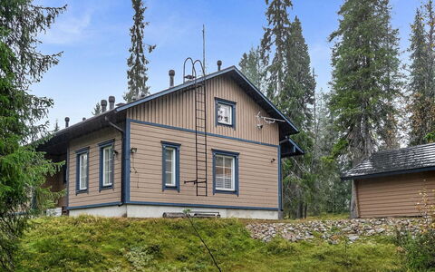 Tähti B: Altan, Lejlighed, Skygge, Glas, Ejerlejlighed, Gelænder, Veranda, Dagslys, Dæk, Udendørs Møbler