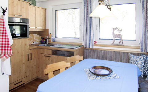 Fischerhütte: Værelse, Møbel, Ejendom, Indretning, Hus, Bord, Badeværelse, Bygning, Etage, Håndvask