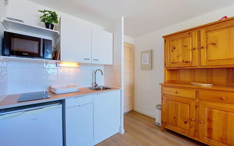 Le Barcarès 400: Indretning, Træ, Møbel, Gulvbelægning, Cabinetry, Etage, Loft, Værelse, Lejlighed, Køkken