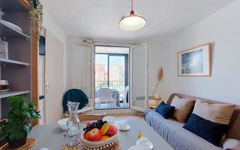 Le Barcarès 430: Væg, Lejlighed, Møbel, Indretning, Værelse, Hjem, Stue, Ejerlejlighed, Køkken & Spisebord, Stol