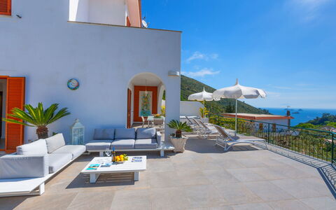 Villa Nerano: Blomsterkrukke, Udvej, Stol, Stueplante, Eco Hotel, Bjergkæde, Hotel, Villa, Estate, Altan