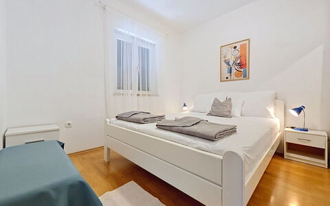 Brač Supetar 620: Seng, Soveværelse, Møbel, Sengetøj, Sengetøj, Indretning, Etage, Værelse, Gulvbelægning, Bed Frame