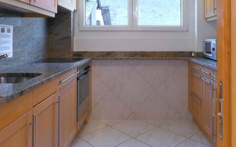 St. Bernhard: Countertop, Ejendom, Værelse, Køkken, Flise, Etage, Cabinetry, Møbel, Gulvbelægning, Ejendom