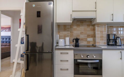 Bellavista i: Værelse, Cabinetry, Møbel, Køkken, Countertop, Ejendom, Etage, Indretning, Bygning, Flise