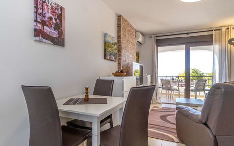 Bellavista i: Ejendom, Værelse, Møbel, Indretning, Bygning, Spisestue, Bord, Ejendom, Hus, Etage