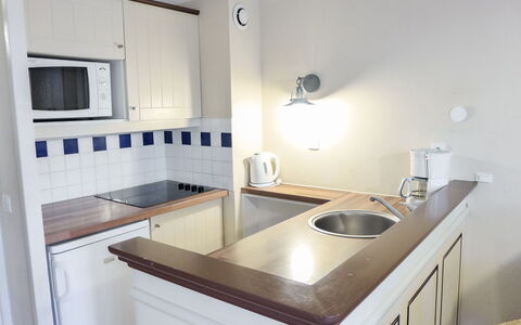 Domaine Golf Resort: Countertop, Ejendom, Værelse, Håndvask, Køkken, Møbel, Cabinetry, Indretning, Etage, Bygning