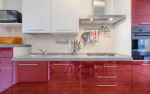 Chiara: Countertop, Cabinetry, Køkken, Møbel, Værelse, Ejendom, Flise, Indretning, Skab, Etage