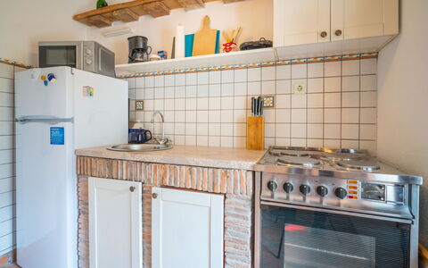 Mickey: Køkken, Værelse, Ejendom, Større Bandage, Komfur, Møbel, Gaskomfur, Cabinetry, Countertop, Komfur