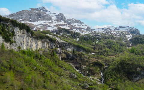 Dörfli: Himmel, Sne, Bjerg, Natur, Naturlige Landskab, Hældning, Hus, Bygning, Fryser, Landdistrikt