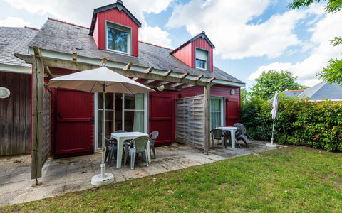 Saumur 649: Himmel, Sky, Vindue, Plante, Møbel, Bygning, Hus, Land Lot, Sommerhus, Græs