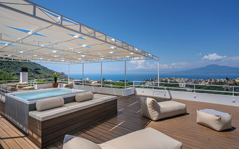 Villa Antonietta: Himmel, Møbel, Vand, Azure, Skygge, Sky, Indretning, Bygning, Udendørs Møbler, Plante