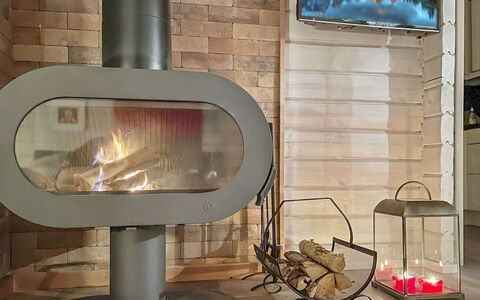 Villa Kaisla: Brændeovn, Mursten, Hearth, Ildsted, Design, Lysarmatur, Skorsten, Murværk Oven