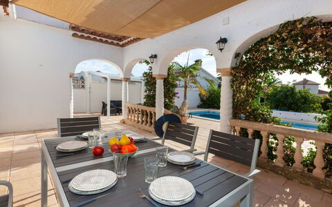 Villa del Capitan: Ejendom, Indretning, Værelse, Bord, Ejendom, Udendørs Møbler, Møbel, Loft, Udendørs Bord, Indretning