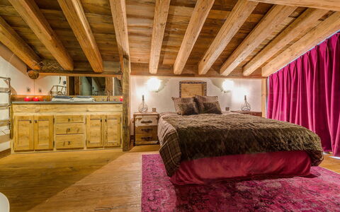 Denali: Bygning, Møbel, Ejendom, Cabinetry, Komfort, Træ, Indretning, Belysning, Bed Frame, Gulvbelægning
