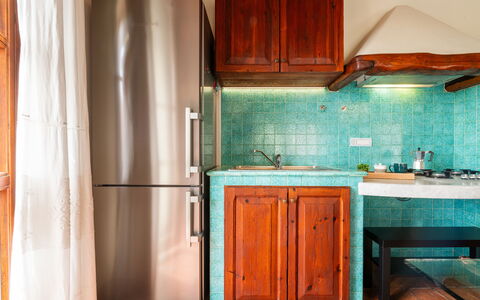 Rokkaria: Cabinetry, Ejendom, Håndvask, Countertop, Bygning, Tap, Træ, Køkken, Sanitærarmatur, Gulvbelægning