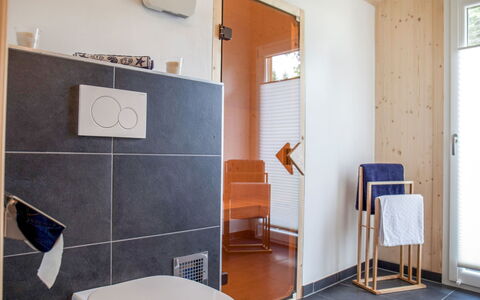 Klippitzrose: Etage, Værelse, Indretning, Gulvbelægning, Væg, Loft, Hårdttræ, Dagslys, Indretning