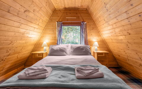 Birchwood Cottage: Bygning, Ejendom, Møbel, Komfort, Træ, Indretning, Seng, Etage, Bed Frame, Gulvbelægning
