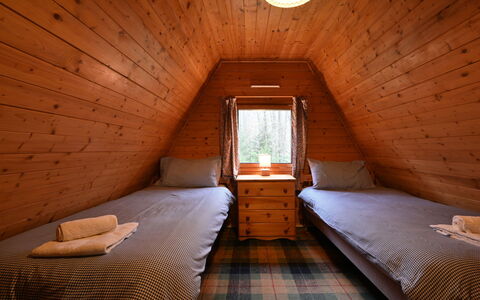 Birchwood Cottage: Ejendom, Bygning, Træ, Belysning, Indretning, Vindue, Væg, Hus, Komfort, Loft