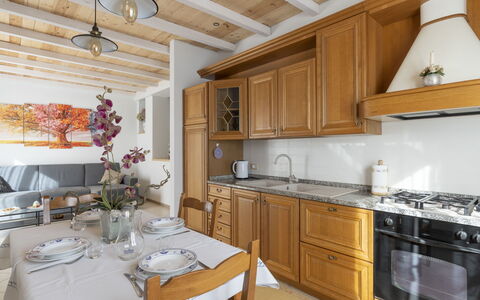 Casa 51: Cabinetry, Ejendom, Møbel, Bord, Countertop, Indretning, Træ, Gulvbelægning, Arkitektur, Etage