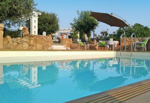 Villa Giunone: Svømmepøl, Ejendom, Vand, Ejendom, Paraply, Azure, Aqua, Afspejling, Udvej, Skygge