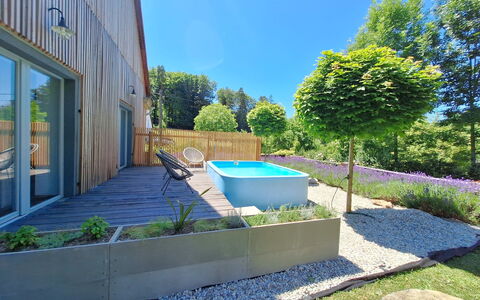 Brníčko: Have, Busk, Kompositmateriale, Backyard, Landscaping, Skygge, Svømmepøl, Gård, Eco Hotel, Lawn