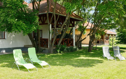 Marian: Bygning, Plante, Ejendom, Træ, Skygge, Land Lot, Hus, Biome, Fritid, Sommerhus