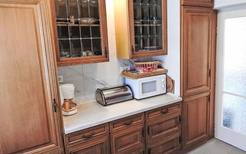 Sunny Day: Cabinetry, Træ, Skab, Indretning, Møbel, Skuffe, Køkken, Bejdse, Reoler, Countertop