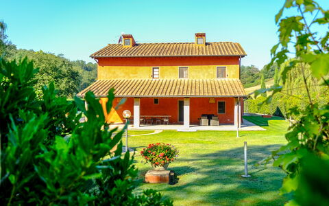 Villa Rossa: Ejendom, Hus, Bygning, Tag, Ejendom, Dør, Have, Hjem, Land Lot