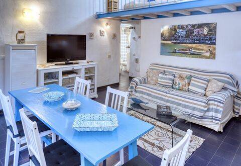 Appartamento Ivana - Levanto: Værelse, Indretning, Bord, Møbel, Couch, Fjernsyn, Stue, Hjem, Fladskærm