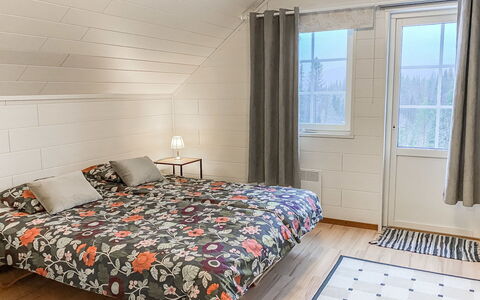 Iso-Karpalo a: Gulvbelægning, Etage, Indretning, Træ, Soveværelse, Loft, Sengetøj, Textile, Sengetøj, Seng