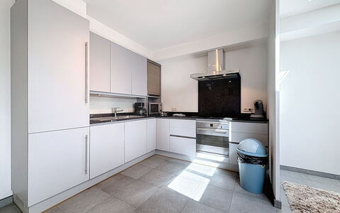 Stella Maris with Garage and Garden: Køkken, Køkken Apparat, Countertop, Gulvbelægning, Større Bandage, Indretning, Cabinetry, Etage, Loft, Træ