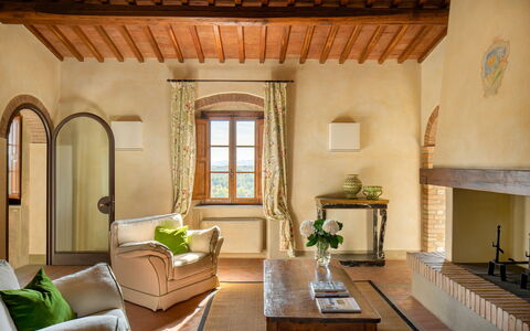 Villa Sole Del Chianti: Møbel, Bord, Couch, Bygning, Plante, Træ, Belysning, Arkitektur, Indretning, Stue