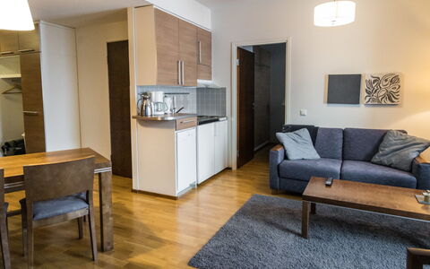 Ylläs Chalets 2101: Møbel, Stol, Udendørs Møbler, Bord, Træ, Udendørs Bord, Køkken & Spisebord, Skygge, Have, Paraply