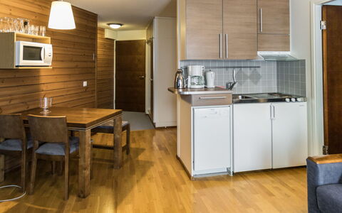 Ylläs Chalets 2101: Møbel, Stol, Udendørs Møbler, Bord, Træ, Udendørs Bord, Køkken & Spisebord, Skygge, Have, Paraply