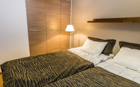 Ylläs Chalets 2101: Møbel, Stol, Udendørs Møbler, Bord, Træ, Udendørs Bord, Køkken & Spisebord, Skygge, Have, Paraply